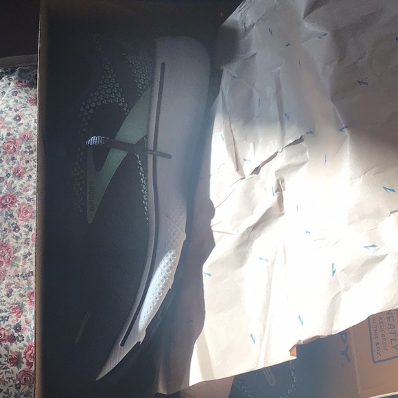 New listing! - ☝️one more available! - Brooks Ghost 👻 size 7.5 - Picture 6 of 8